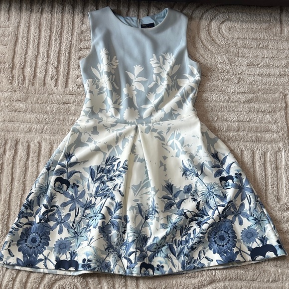Just...Taylor Dresses & Skirts - Just...Taylor Blue and White Floral Midi Dress has Pockets!